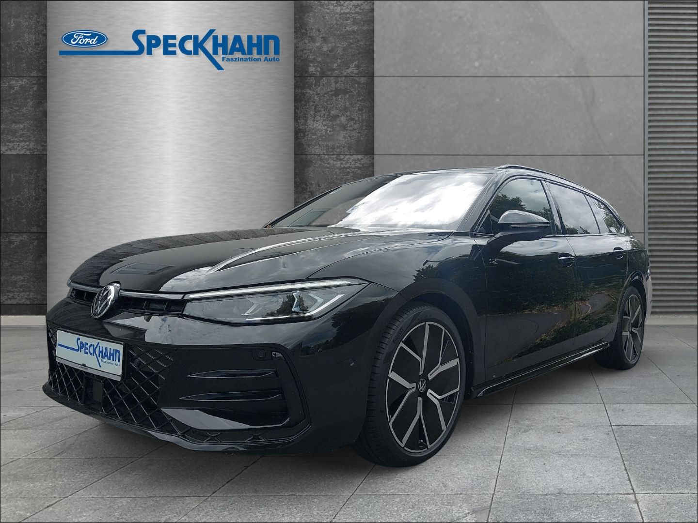 Volkswagen Passat Variant 2.0TDI 4Motion R-Line Ergo-Sitze Panoramadach StandHZG el.Heckklappe - Bild 1 von 20