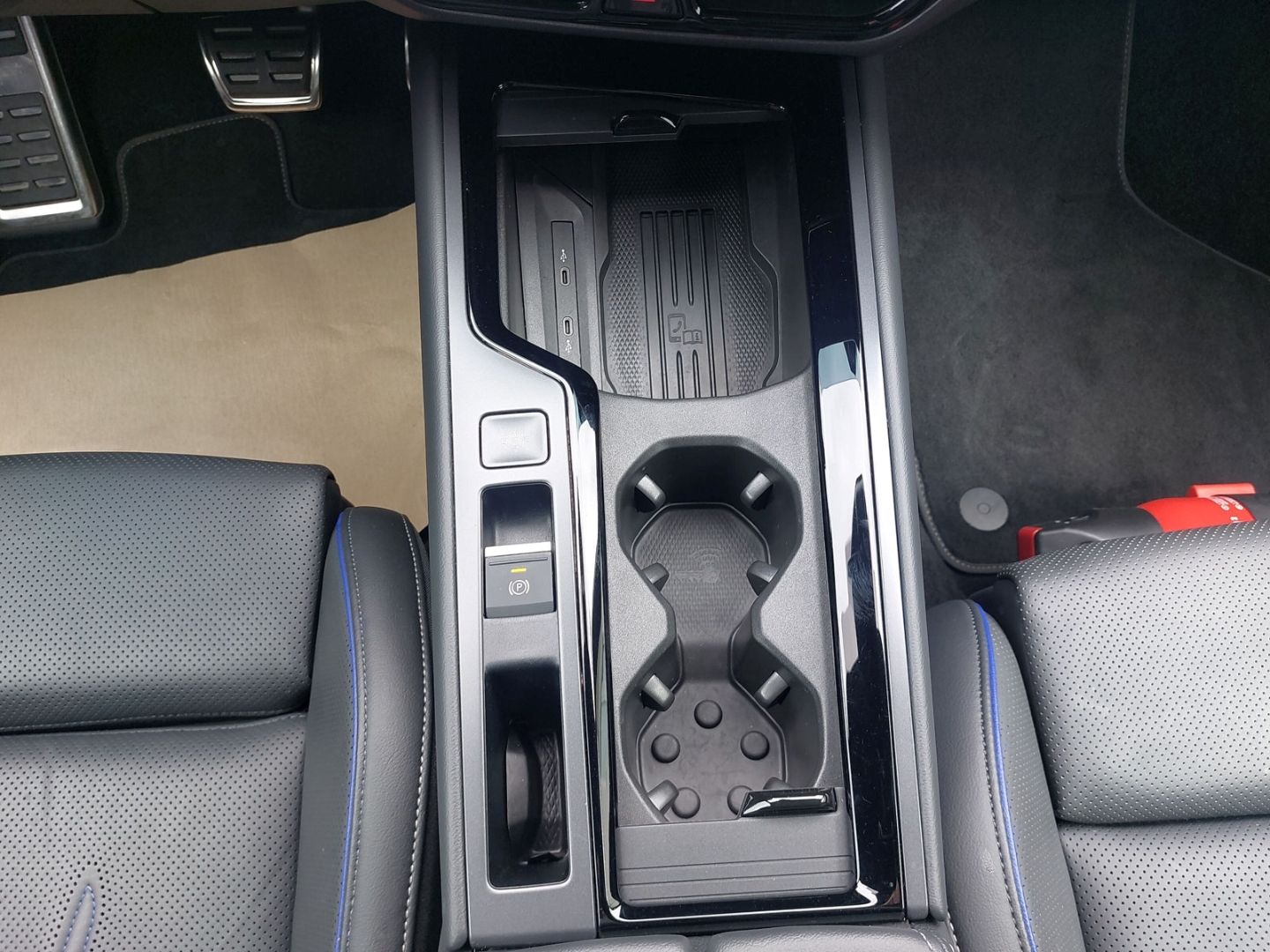 Volkswagen Passat Variant 2.0TDI 4Motion R-Line Ergo-Sitze Panoramadach StandHZG el.Heckklappe - Bild 18 von 20