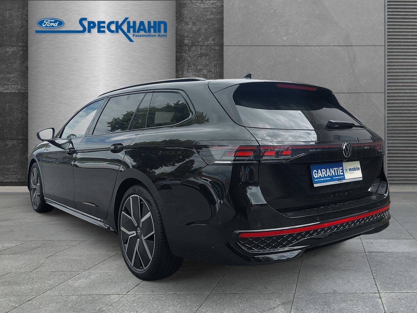 Volkswagen Passat Variant 2.0TDI 4Motion R-Line Ergo-Sitze Panoramadach StandHZG el.Heckklappe - Bild 2 von 20