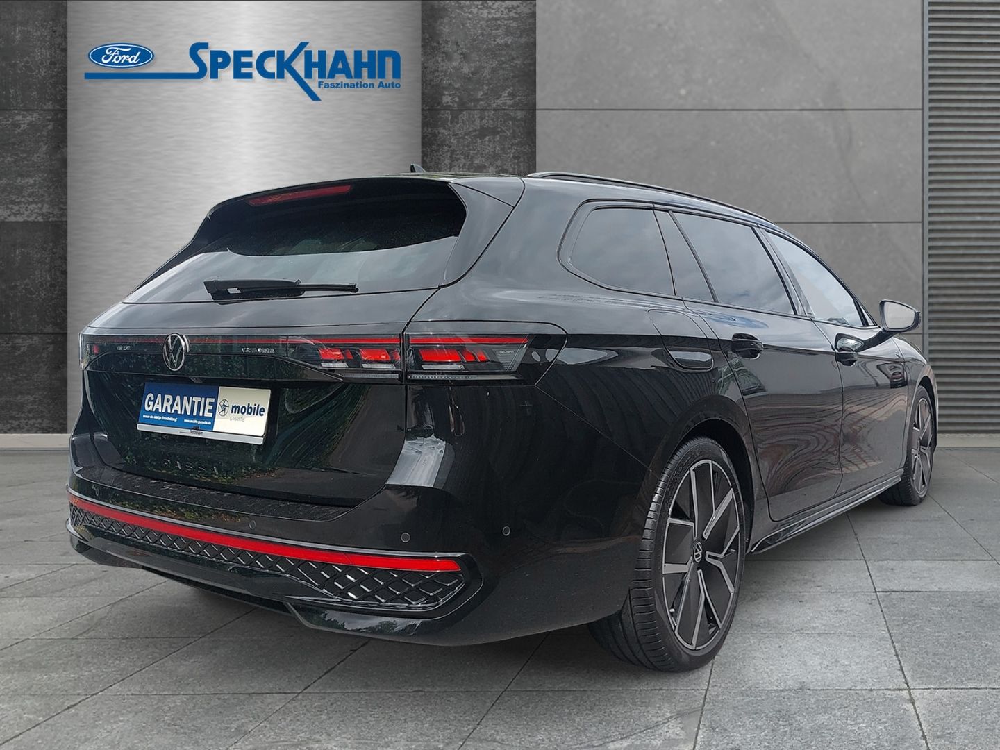 Volkswagen Passat Variant 2.0TDI 4Motion R-Line Ergo-Sitze Panoramadach StandHZG el.Heckklappe - Bild 4 von 20