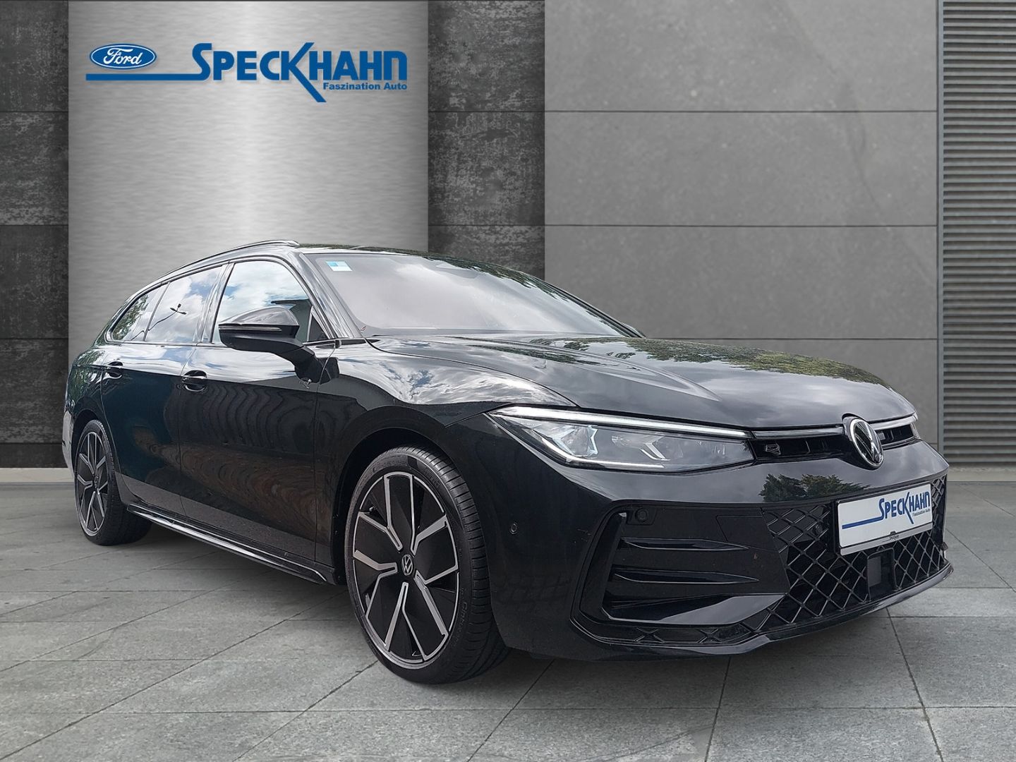 Volkswagen Passat Variant 2.0TDI 4Motion R-Line Ergo-Sitze Panoramadach StandHZG el.Heckklappe - Bild 5 von 20