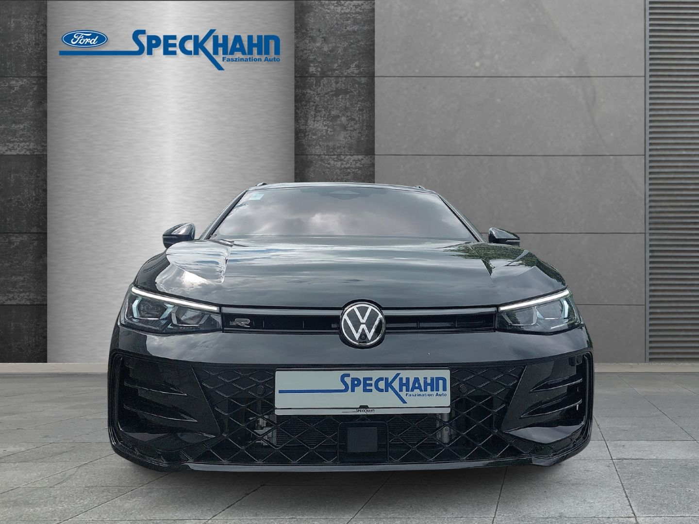 Volkswagen Passat Variant 2.0TDI 4Motion R-Line Ergo-Sitze Panoramadach StandHZG el.Heckklappe - Bild 6 von 20