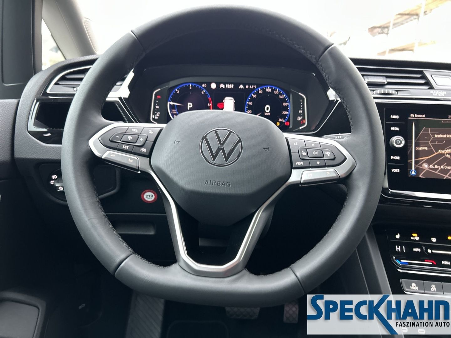 Volkswagen Touran Move Start-Stopp 2.0 TDI BMT Kamera SHZ - Bild 15 von 20