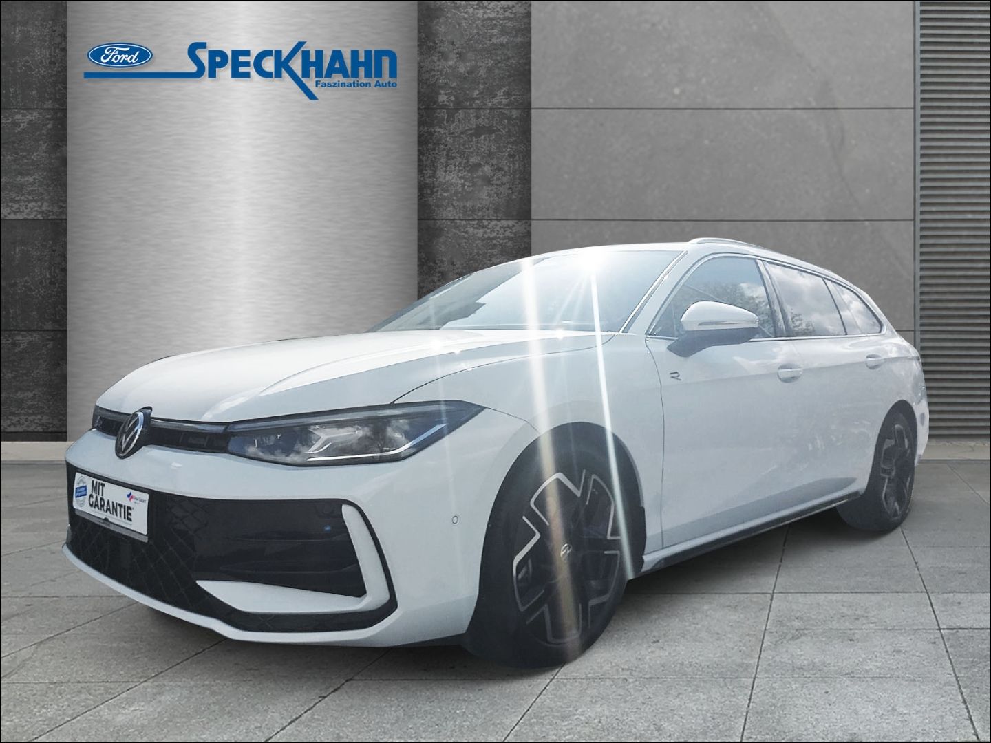 Volkswagen Passat Variant 2.0 TDI R-line Kamera PDCv+h LHZ Massagesitze HEAD-UP-Display El. Verdeck - Bild 1 von 20
