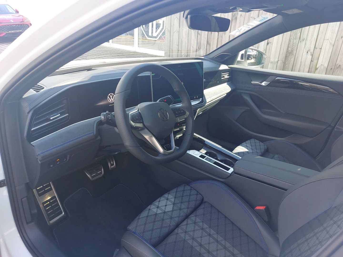 Volkswagen Passat Variant 2.0 TDI R-line Kamera PDCv+h LHZ Massagesitze HEAD-UP-Display El. Verdeck - Bild 10 von 20