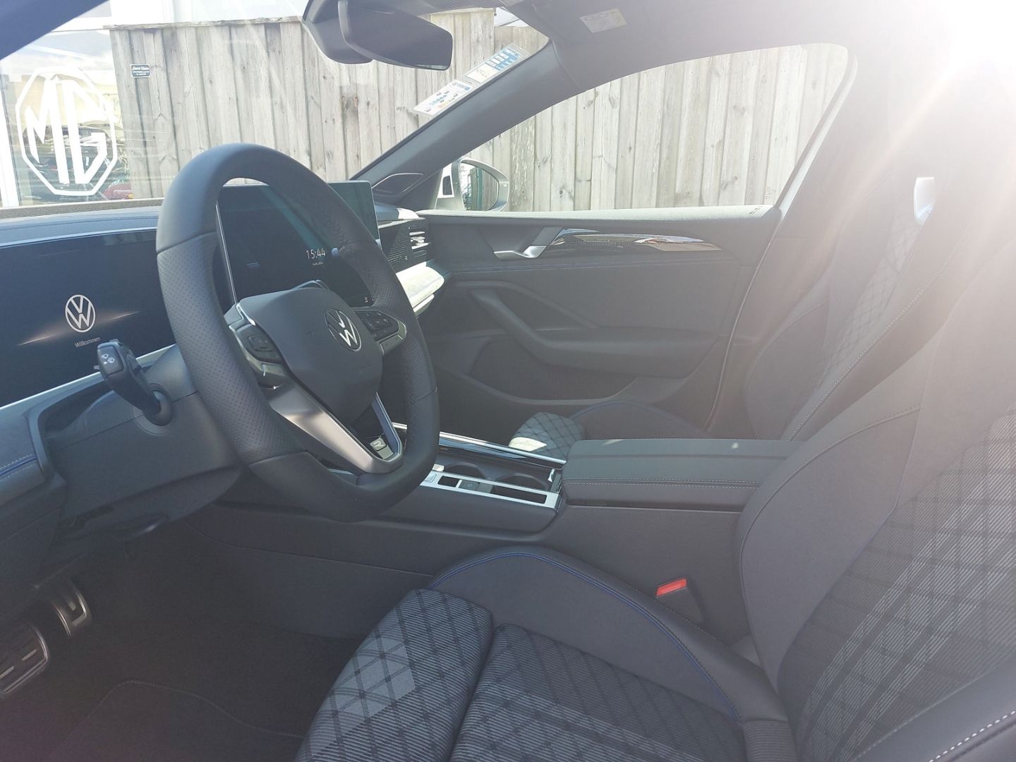 Volkswagen Passat Variant 2.0 TDI R-line Kamera PDCv+h LHZ Massagesitze HEAD-UP-Display El. Verdeck - Bild 11 von 20
