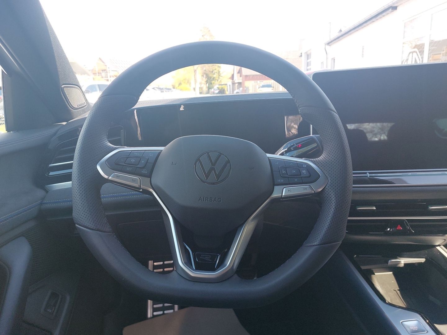 Volkswagen Passat Variant 2.0 TDI R-line Kamera PDCv+h LHZ Massagesitze HEAD-UP-Display El. Verdeck - Bild 15 von 20
