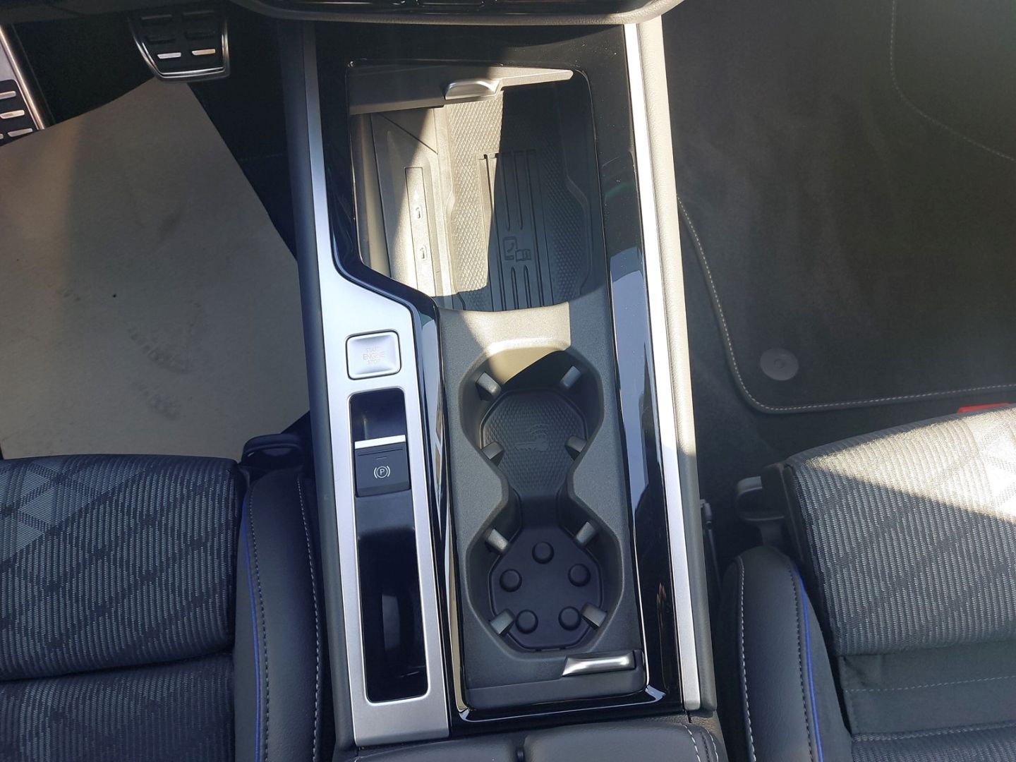 Volkswagen Passat Variant 2.0 TDI R-line Kamera PDCv+h LHZ Massagesitze HEAD-UP-Display El. Verdeck - Bild 18 von 20