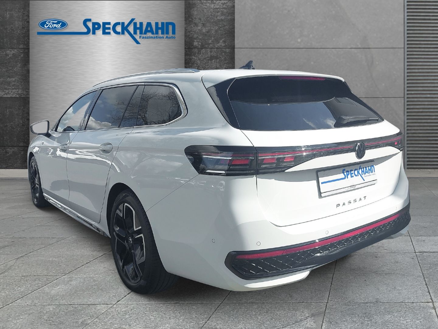 Volkswagen Passat Variant 2.0 TDI R-line Kamera PDCv+h LHZ Massagesitze HEAD-UP-Display El. Verdeck - Bild 2 von 20