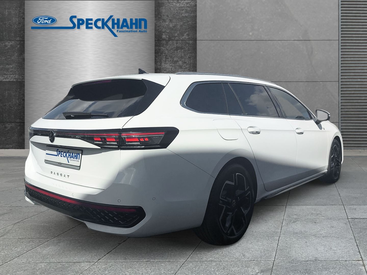 Volkswagen Passat Variant 2.0 TDI R-line Kamera PDCv+h LHZ Massagesitze HEAD-UP-Display El. Verdeck - Bild 4 von 20