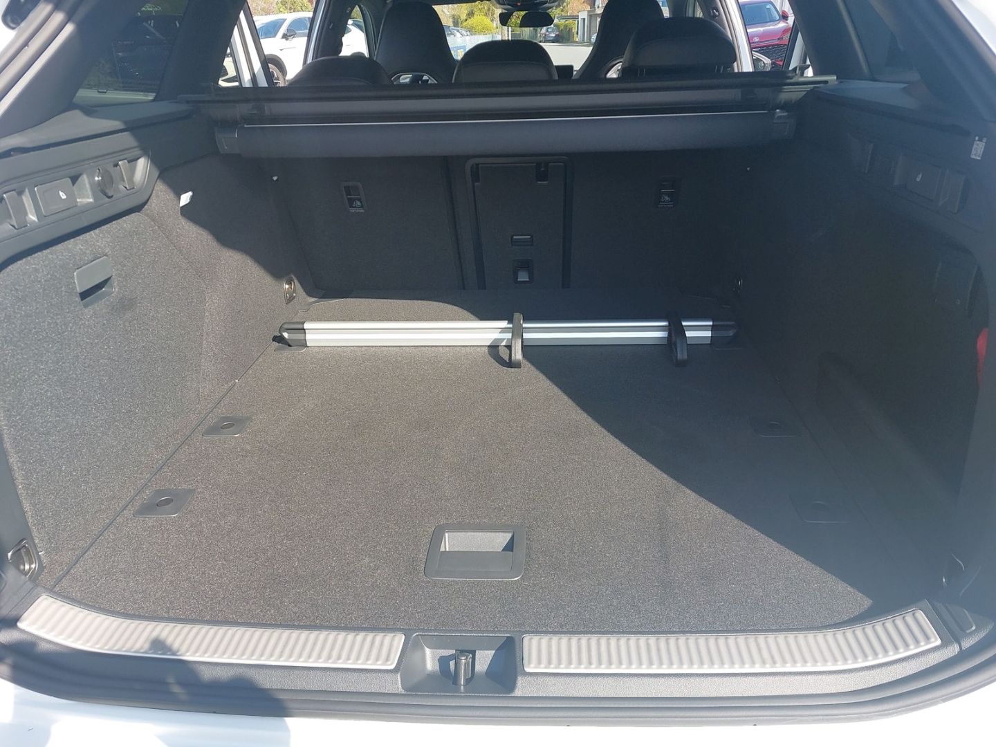 Volkswagen Passat Variant 2.0 TDI R-line Kamera PDCv+h LHZ Massagesitze HEAD-UP-Display El. Verdeck - Bild 9 von 20