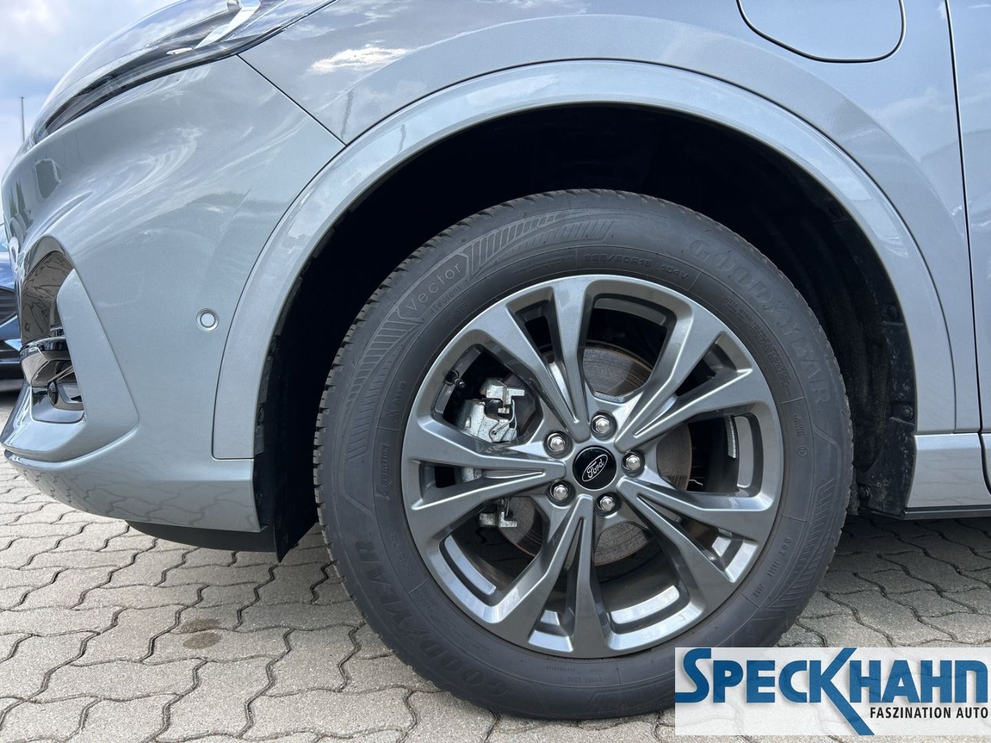 Ford Kuga - Bild 8 von 15