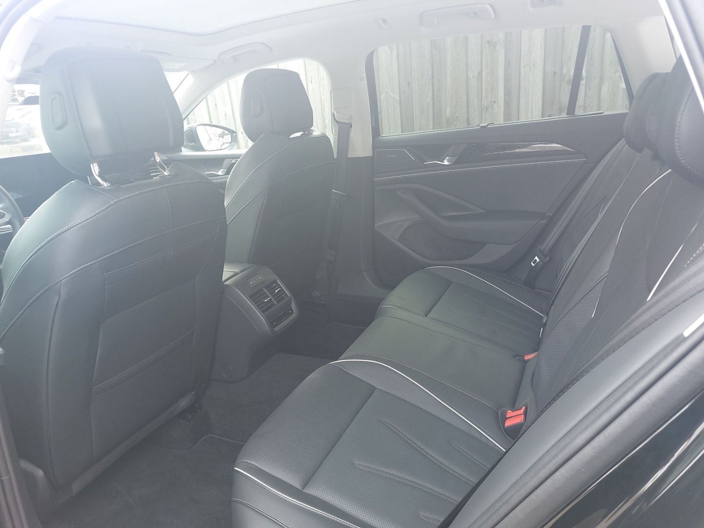 Volkswagen Passat Variant 2.0 TDI Elegance Head-Up-Display Standhzg. AHK-klappbar el.Panodach - Bild 7 von 20