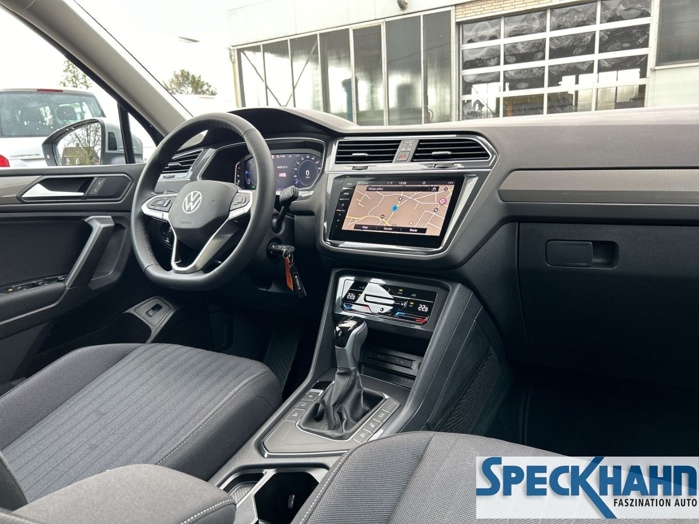 Volkswagen Tiguan Allspace Life 2.0 TDI Kamera 7- Sitzer Pano Isofix ACC AD AHK-klappbar El. Panodach - Bild 12 von 20
