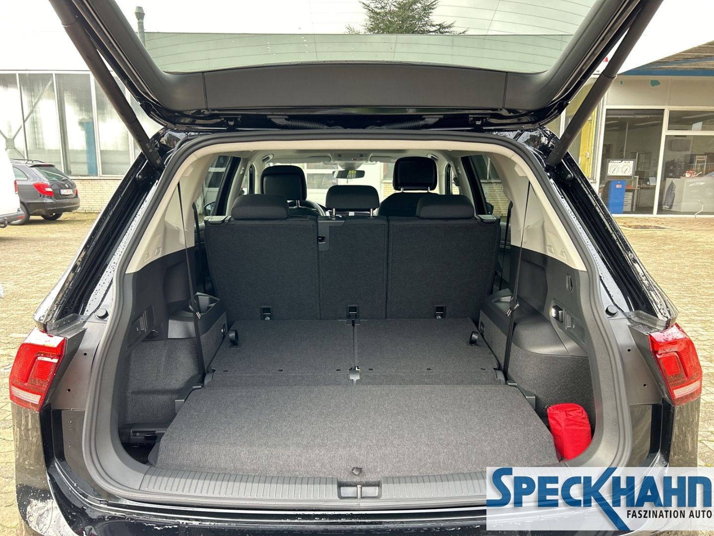 Volkswagen Tiguan Allspace Life 2.0 TDI Kamera 7- Sitzer Pano Isofix ACC AD AHK-klappbar El. Panodach - Bild 9 von 20