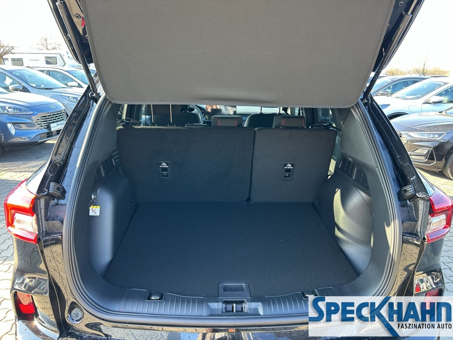 Ford Kuga Plug-In Hybrid ST-Line AHK-klappbar Kamera Navi LED DAB - Bild 9 von 20