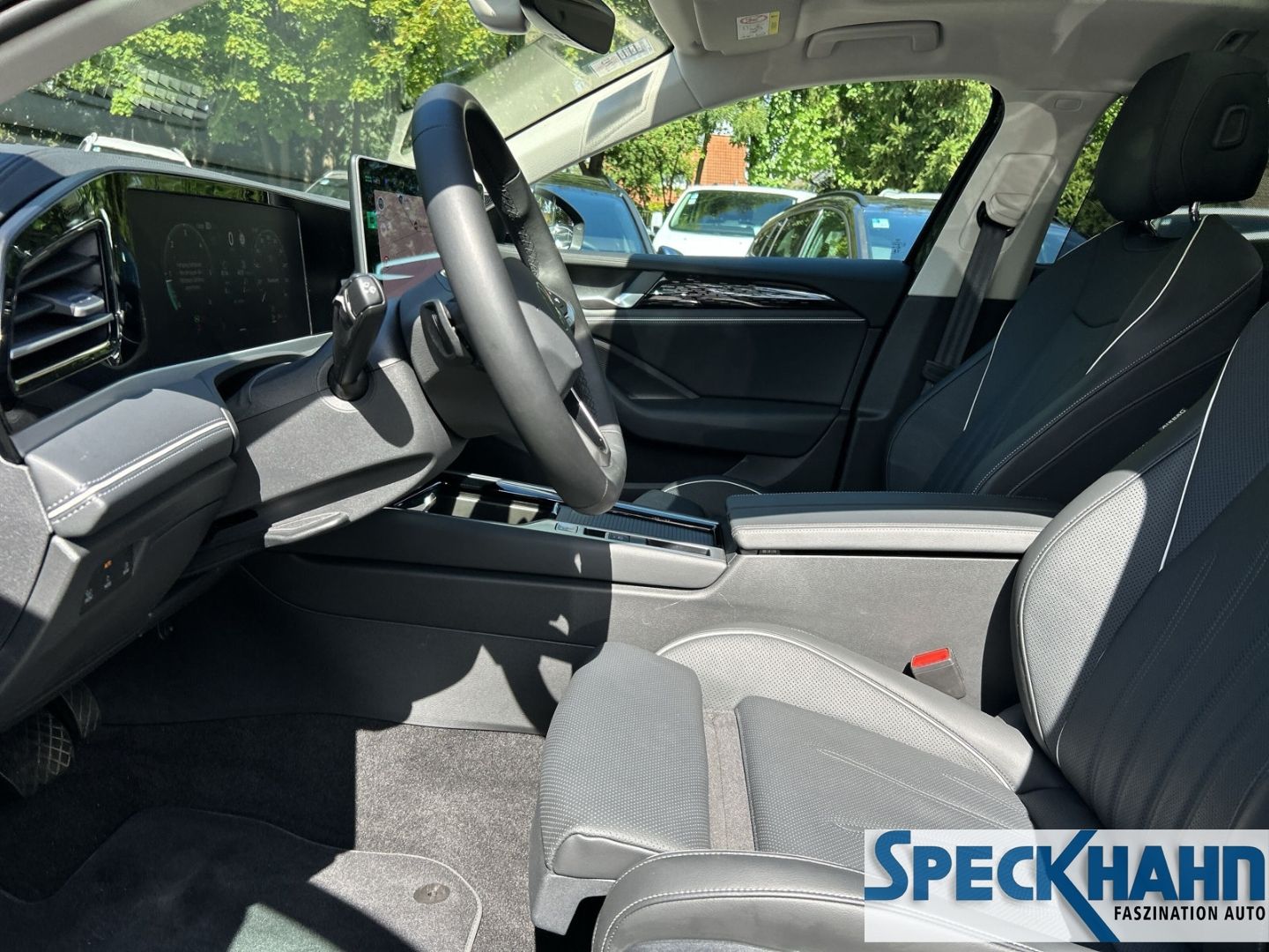 Volkswagen Passat Variant 2.0 TDI 110 kW Elegance Head-Up-Display StandHZG AHK-klappbar El. Panodach - Bild 11 von 20