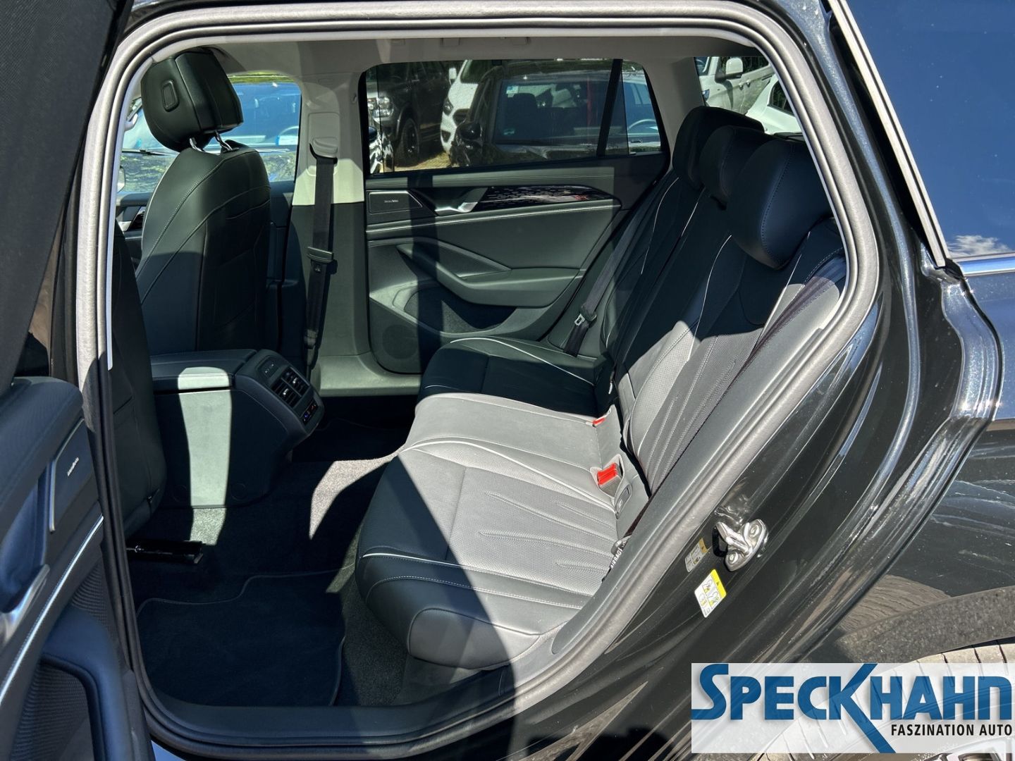 Volkswagen Passat Variant 2.0 TDI 110 kW Elegance Head-Up-Display StandHZG AHK-klappbar El. Panodach - Bild 13 von 20