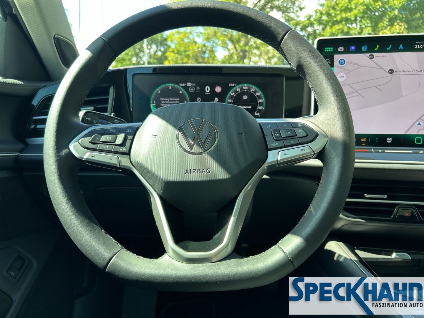 Volkswagen Passat Variant 2.0 TDI 110 kW Elegance Head-Up-Display StandHZG AHK-klappbar El. Panodach - Bild 15 von 20