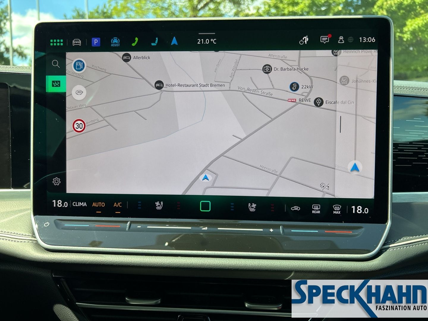 Volkswagen Passat Variant 2.0 TDI 110 kW Elegance Head-Up-Display StandHZG AHK-klappbar El. Panodach - Bild 17 von 20