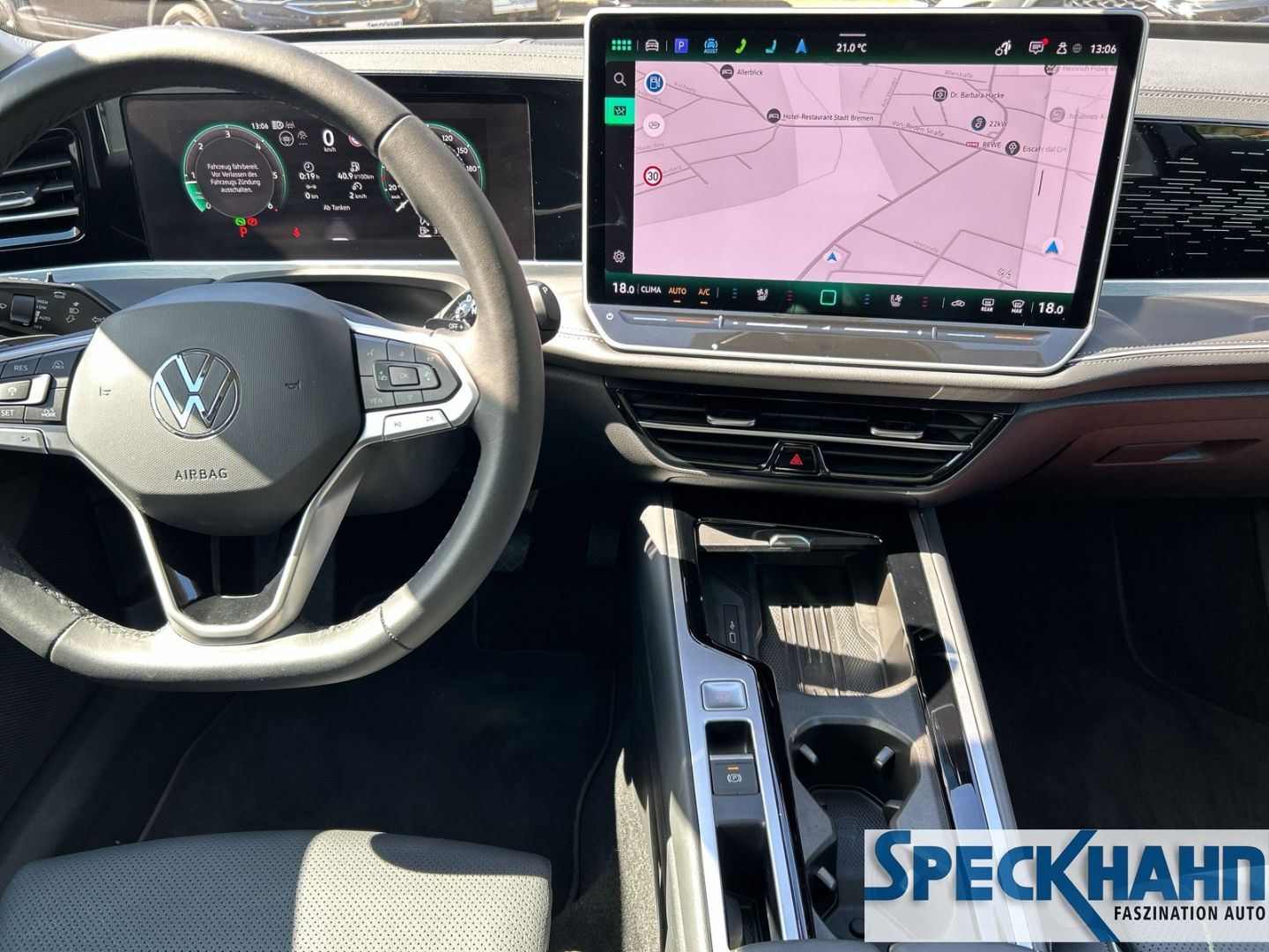 Volkswagen Passat Variant 2.0 TDI 110 kW Elegance Head-Up-Display StandHZG AHK-klappbar El. Panodach - Bild 18 von 20