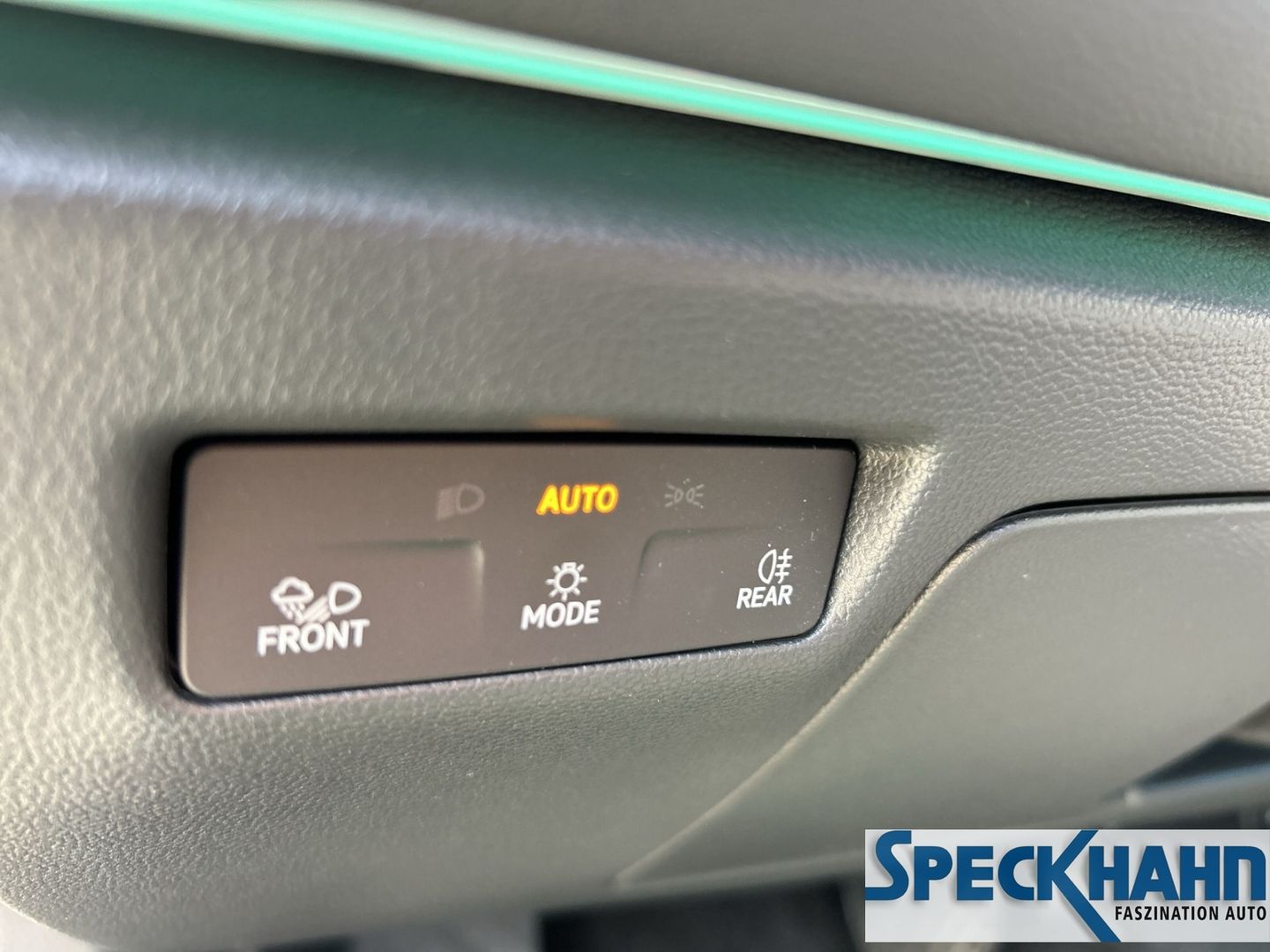 Volkswagen Passat Variant 2.0 TDI 110 kW Elegance Head-Up-Display StandHZG AHK-klappbar El. Panodach - Bild 19 von 20