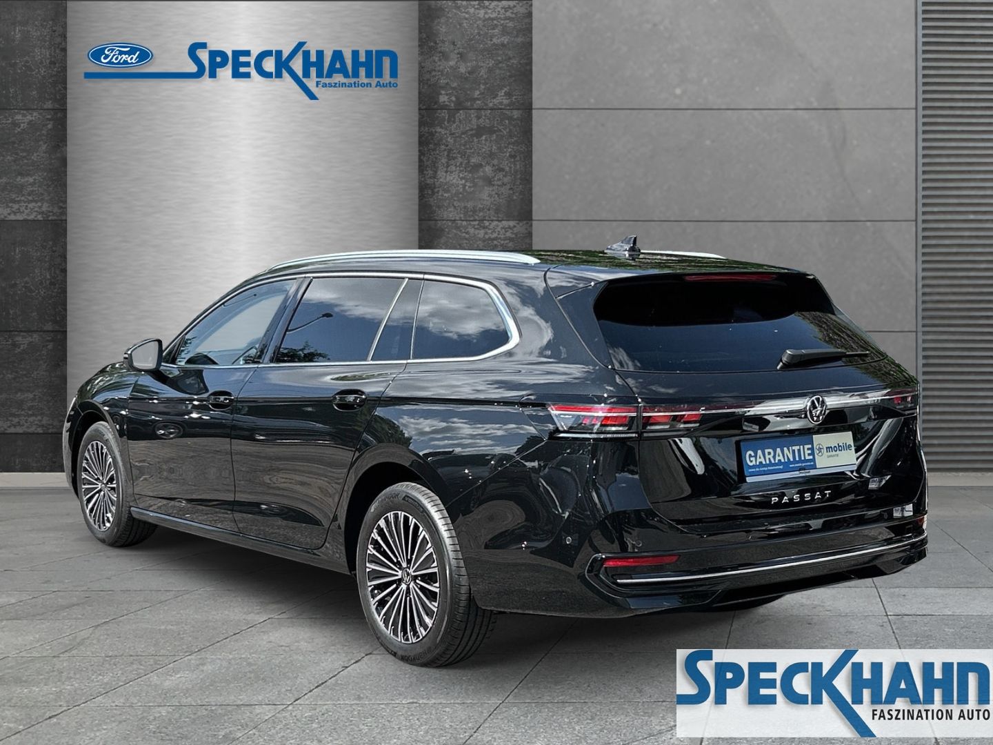 Volkswagen Passat Variant 2.0 TDI 110 kW Elegance Head-Up-Display StandHZG AHK-klappbar El. Panodach - Bild 2 von 20