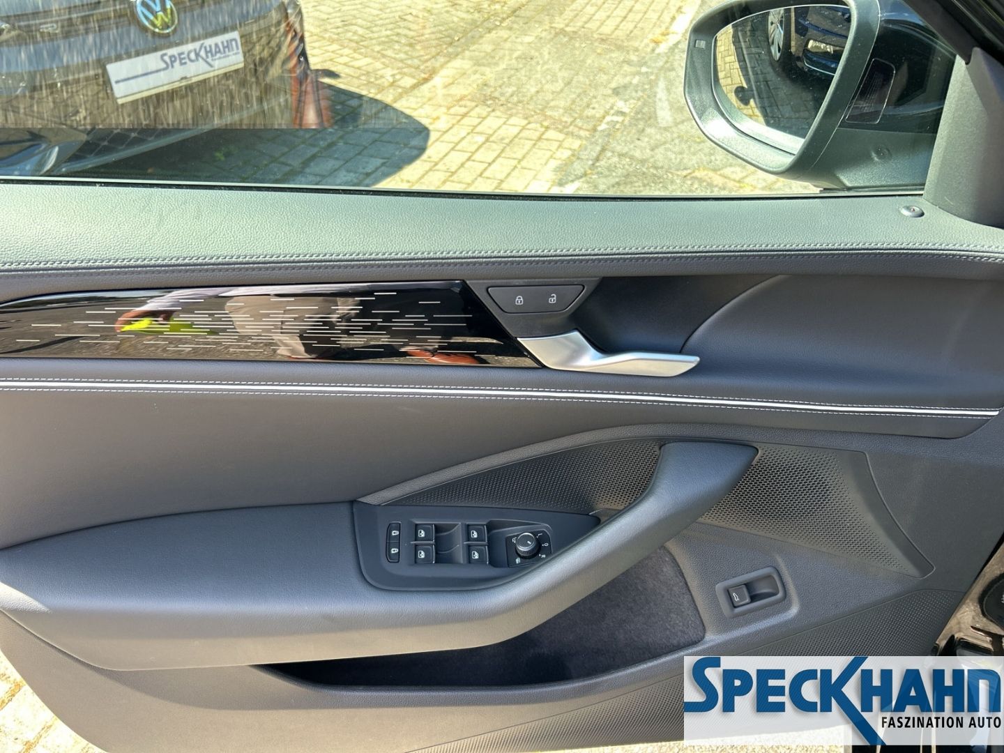 Volkswagen Passat Variant 2.0 TDI 110 kW Elegance Head-Up-Display StandHZG AHK-klappbar El. Panodach - Bild 20 von 20
