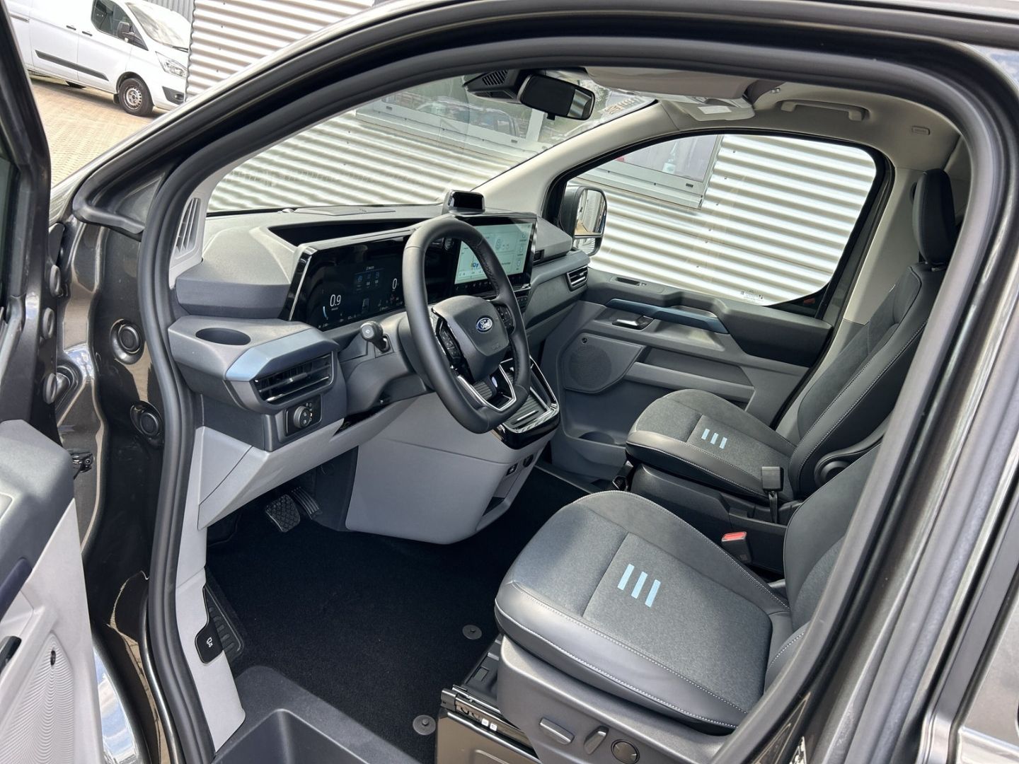 Ford Tourneo Custom Bus - Bild 10 von 15