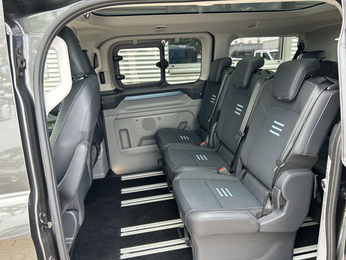 Ford Tourneo Custom Bus - Bild 13 von 15