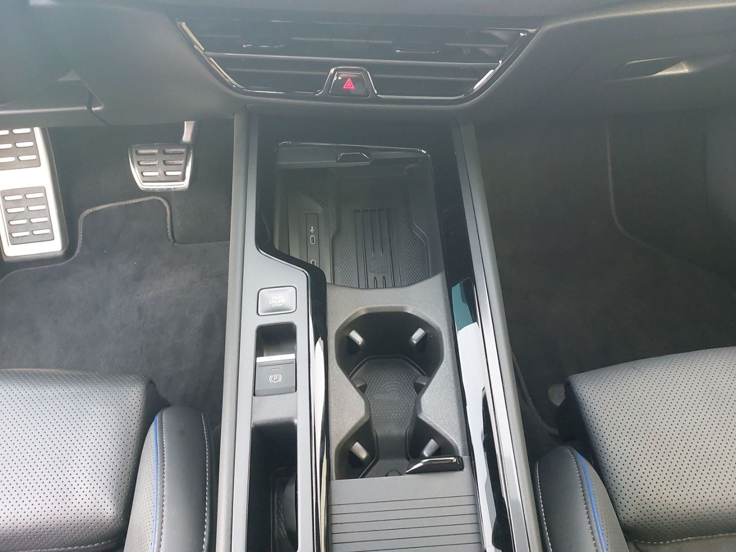 Volkswagen Passat Variant 2.0TDI 4Motion R-Line Signature-Pak. Standhzg. AHK schwenkbar - Bild 18 von 20