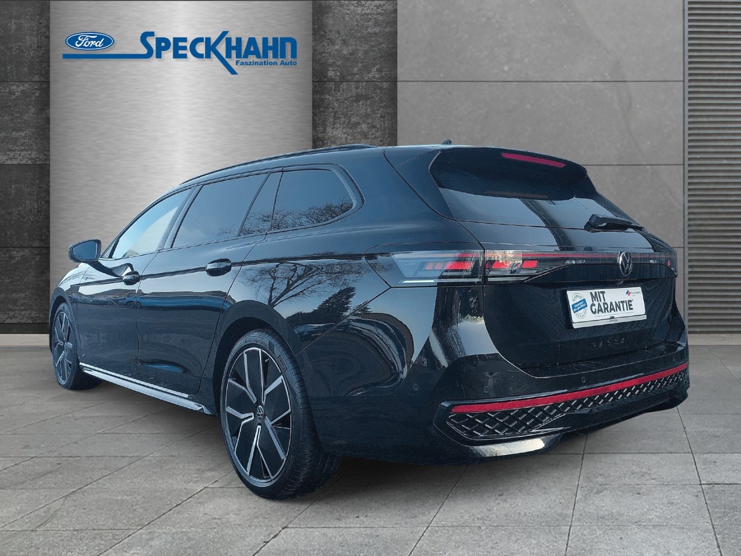 Volkswagen Passat Variant 2.0TDI 4Motion R-Line Signature-Pak. Standhzg. AHK schwenkbar - Bild 2 von 20