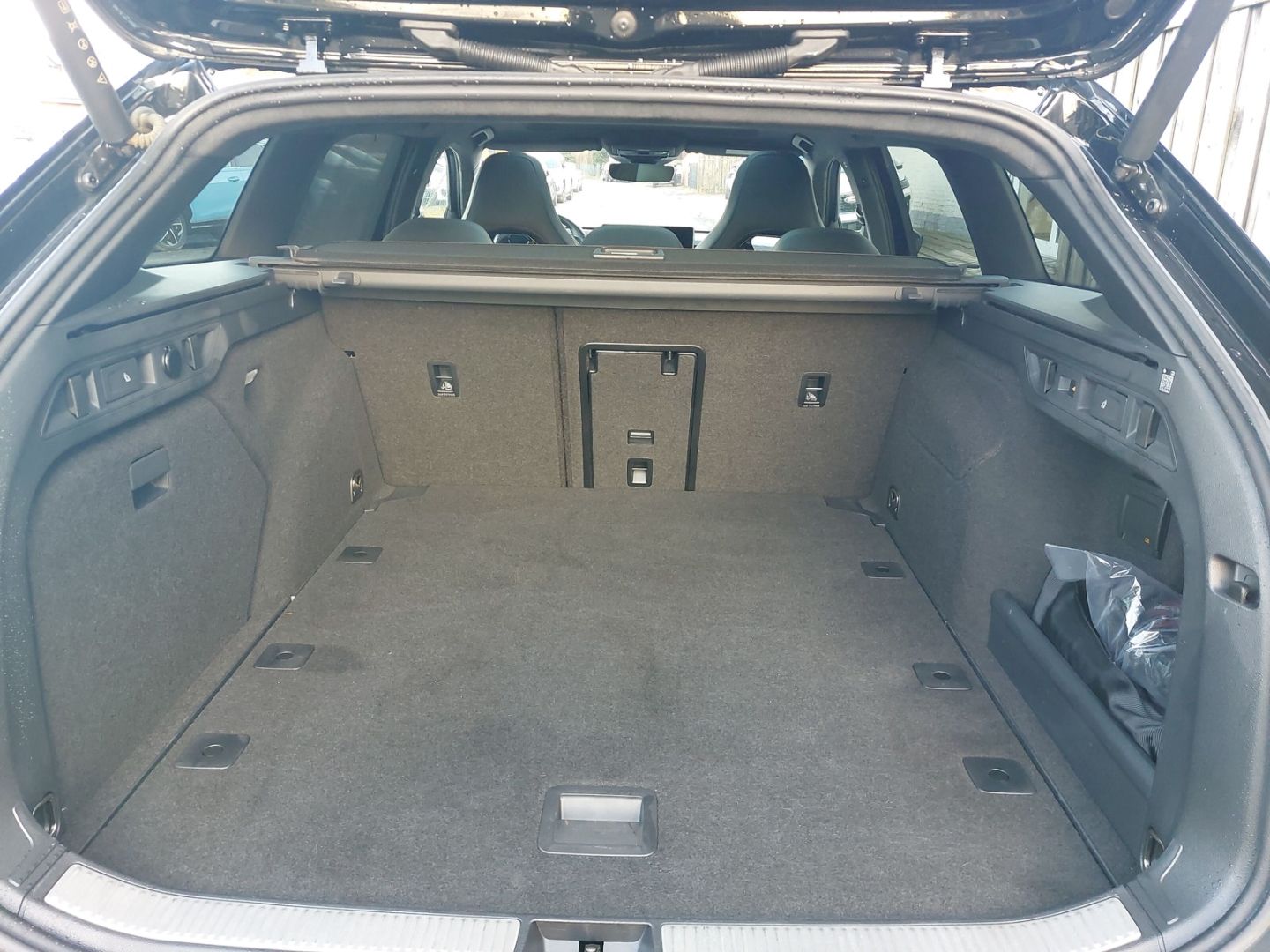 Volkswagen Passat Variant 2.0TDI 4Motion R-Line Signature-Pak. Standhzg. AHK schwenkbar - Bild 9 von 20