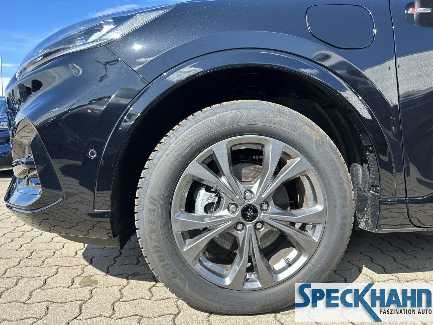 Ford Kuga - Bild 8 von 15