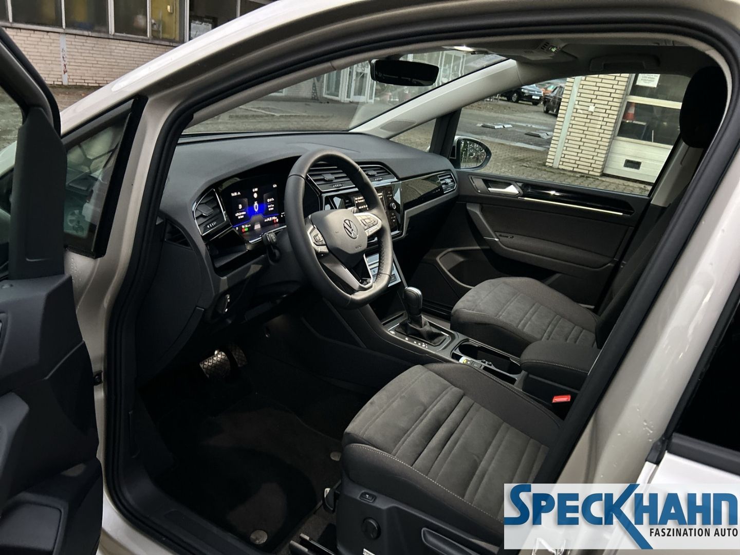 Volkswagen Touran Comfortline BMT 2.0 TDI Navi Kamera 7-sitzer - Bild 10 von 20
