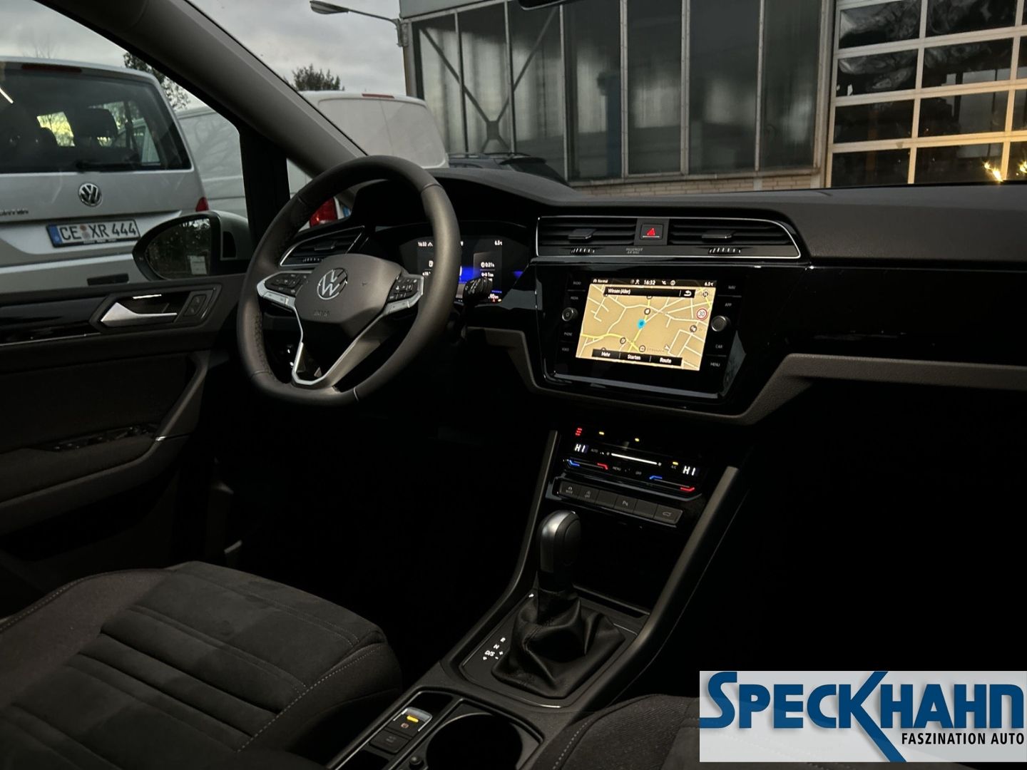 Volkswagen Touran Comfortline BMT 2.0 TDI Navi Kamera 7-sitzer - Bild 12 von 20