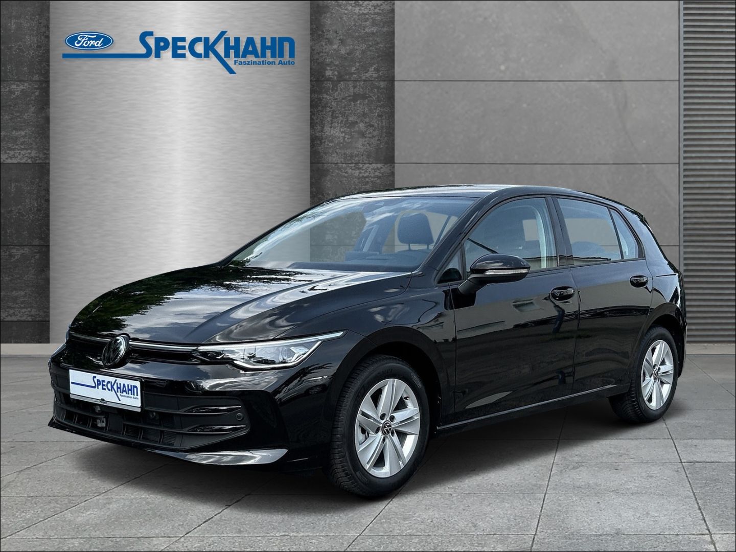 Volkswagen Golf VIII Life TSI Kamera Einparkhilfe v+h Navi LED-Hauptscheinwerfer Lederlenkrad - Bild 1 von 20