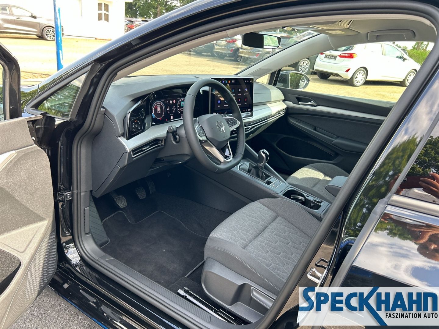 Volkswagen Golf VIII Life TSI Kamera Einparkhilfe v+h Navi LED-Hauptscheinwerfer Lederlenkrad - Bild 10 von 20