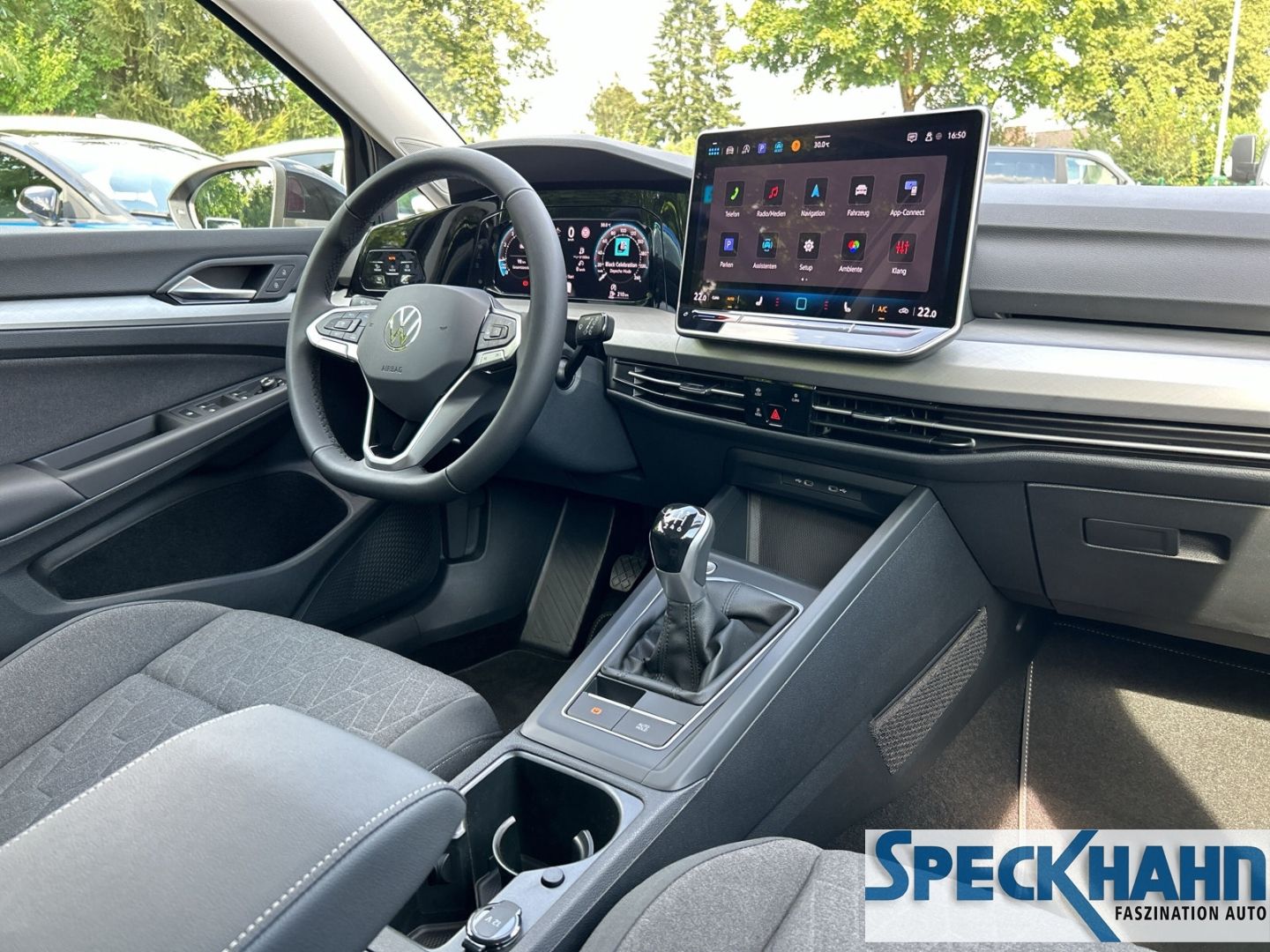 Volkswagen Golf VIII Life TSI Kamera Einparkhilfe v+h Navi LED-Hauptscheinwerfer Lederlenkrad - Bild 12 von 20