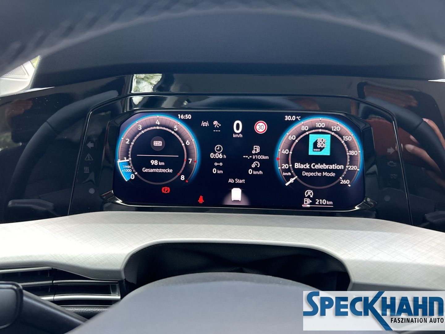 Volkswagen Golf VIII Life TSI Kamera Einparkhilfe v+h Navi LED-Hauptscheinwerfer Lederlenkrad - Bild 16 von 20