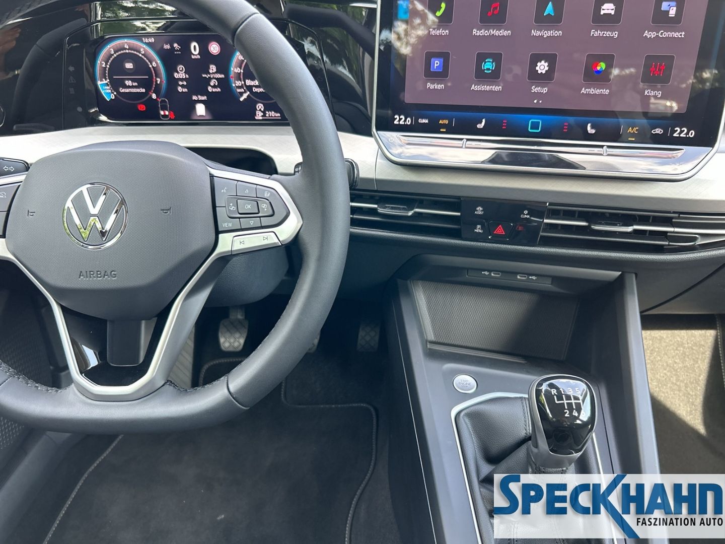 Volkswagen Golf VIII Life TSI Kamera Einparkhilfe v+h Navi LED-Hauptscheinwerfer Lederlenkrad - Bild 18 von 20