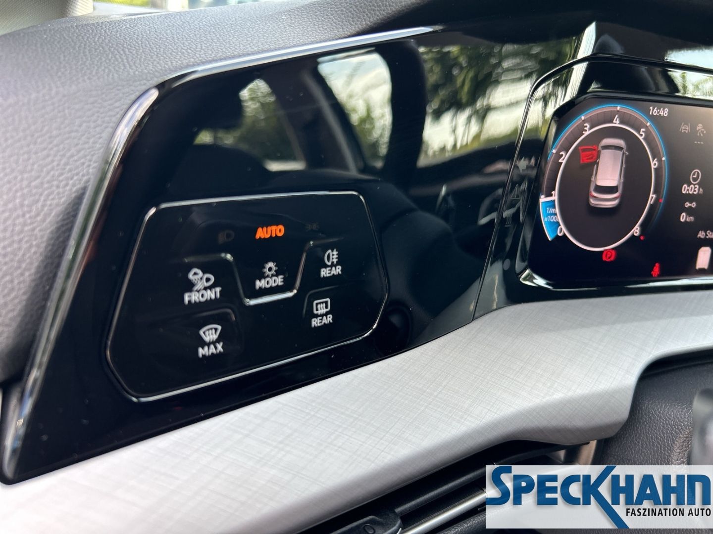 Volkswagen Golf VIII Life TSI Kamera Einparkhilfe v+h Navi LED-Hauptscheinwerfer Lederlenkrad - Bild 19 von 20