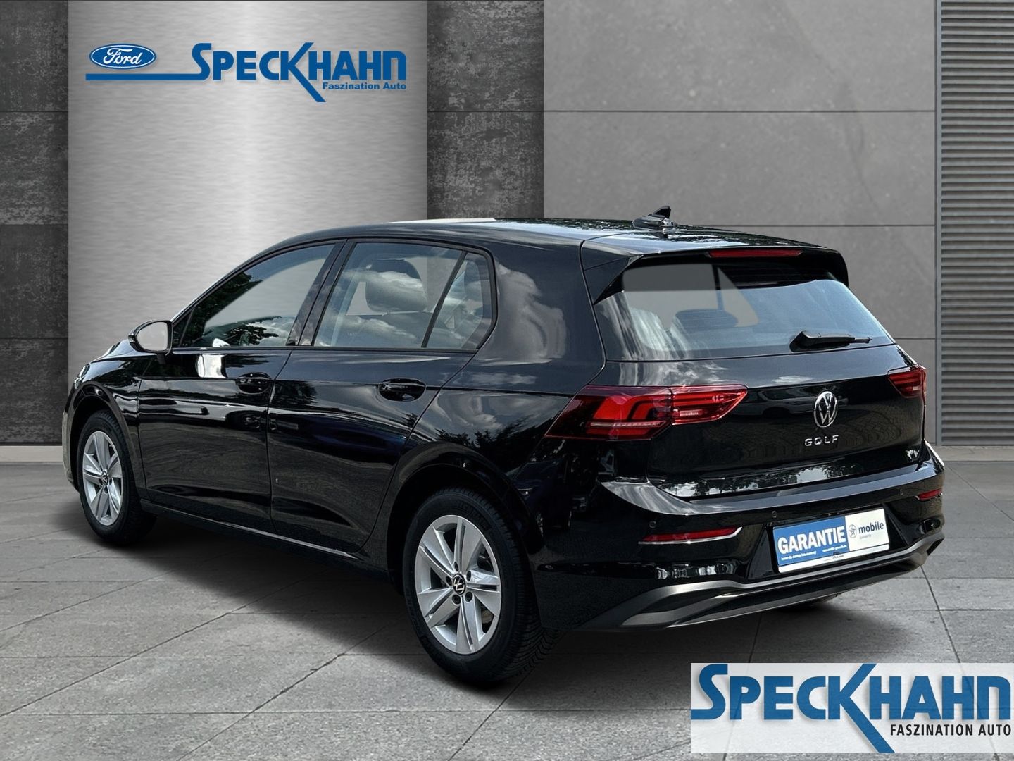 Volkswagen Golf VIII Life TSI Kamera Einparkhilfe v+h Navi LED-Hauptscheinwerfer Lederlenkrad - Bild 2 von 20
