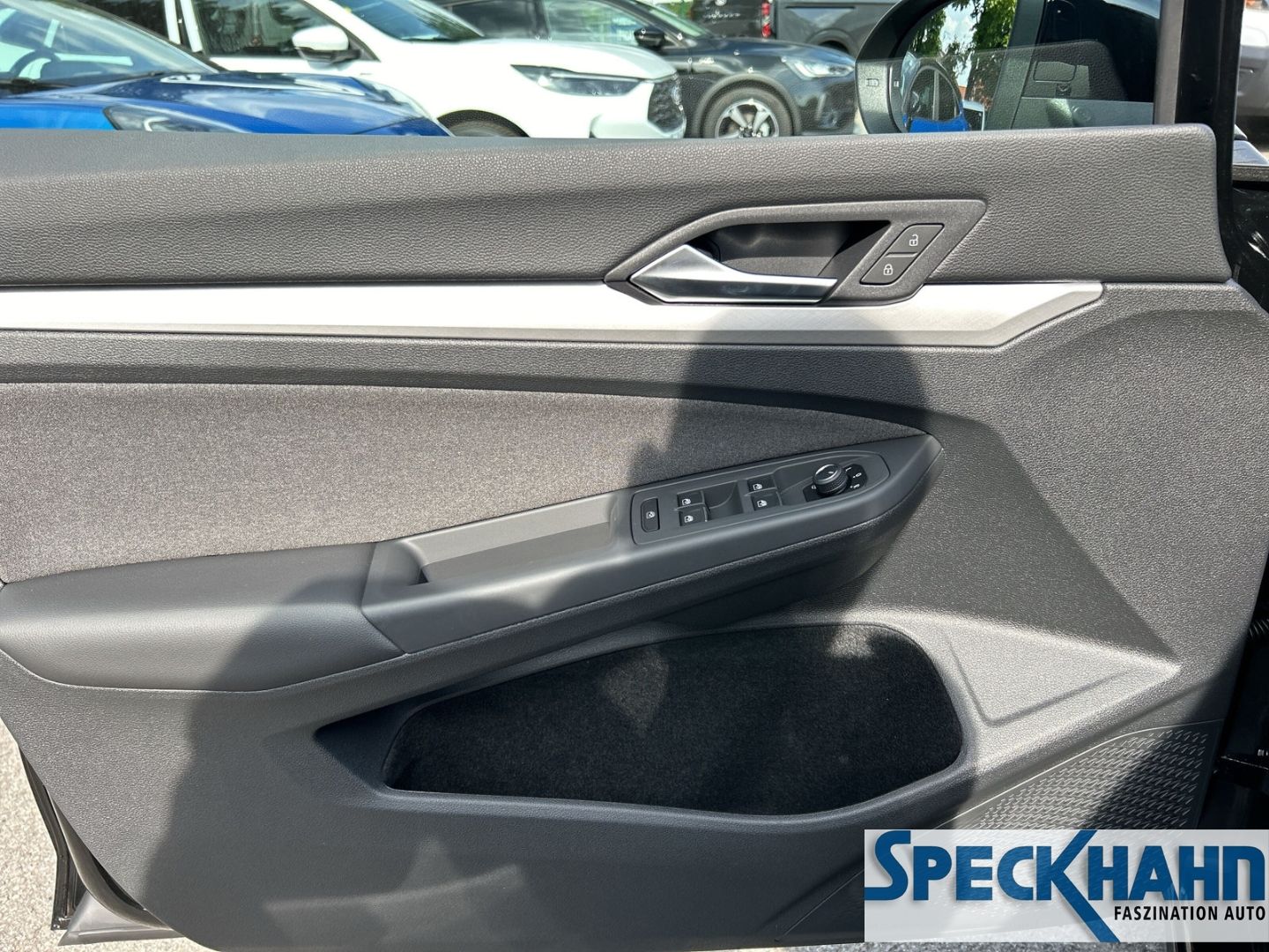 Volkswagen Golf VIII Life TSI Kamera Einparkhilfe v+h Navi LED-Hauptscheinwerfer Lederlenkrad - Bild 20 von 20