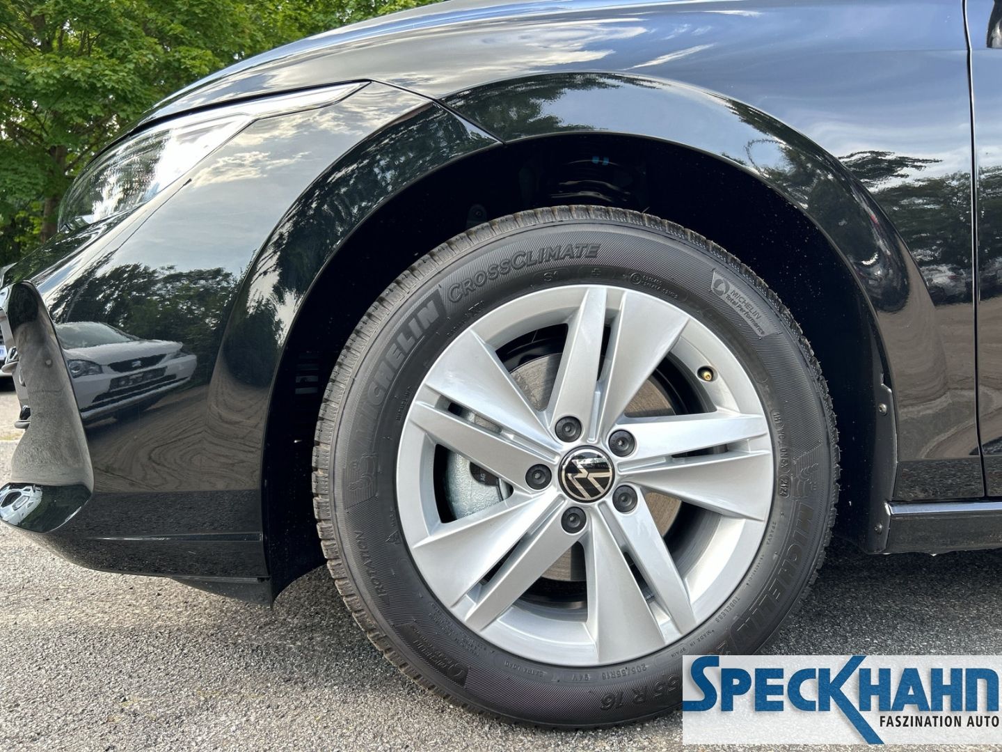 Volkswagen Golf VIII Life TSI Kamera Einparkhilfe v+h Navi LED-Hauptscheinwerfer Lederlenkrad - Bild 8 von 20