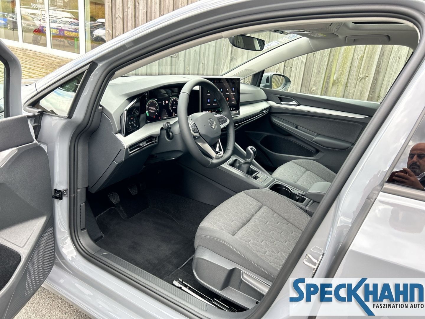 Volkswagen Golf VIII Variant 1.5 TSI 85 kW Life Kamera SHZ Navigationssystem HEAD-UP-Display - Bild 10 von 20