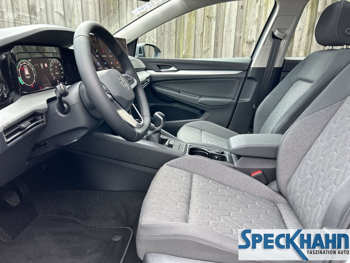 Volkswagen Golf VIII Variant 1.5 TSI 85 kW Life Kamera SHZ Navigationssystem HEAD-UP-Display - Bild 11 von 20