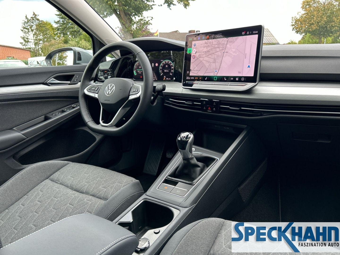 Volkswagen Golf VIII Variant 1.5 TSI 85 kW Life Kamera SHZ Navigationssystem HEAD-UP-Display - Bild 12 von 20