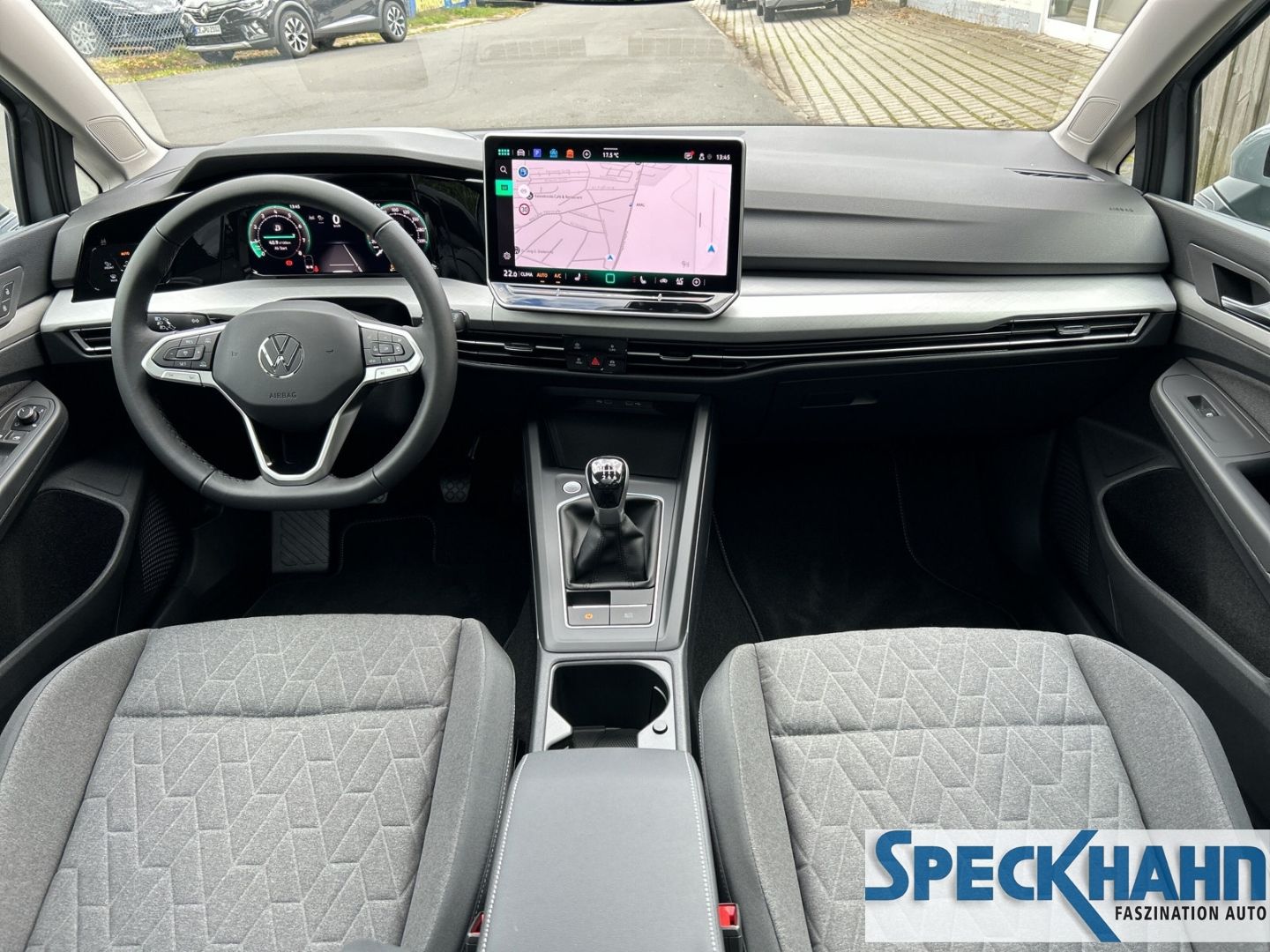 Volkswagen Golf VIII Variant 1.5 TSI 85 kW Life Kamera SHZ Navigationssystem HEAD-UP-Display - Bild 14 von 20