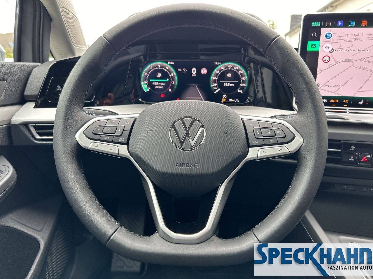 Volkswagen Golf VIII Variant 1.5 TSI 85 kW Life Kamera SHZ Navigationssystem HEAD-UP-Display - Bild 15 von 20